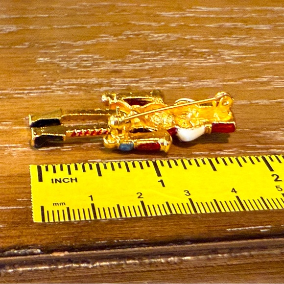 Vintage Avon Gold Plated Red Enamel Articulated Nutcracker Christmas Brooch Pin - Picture 8 of 9